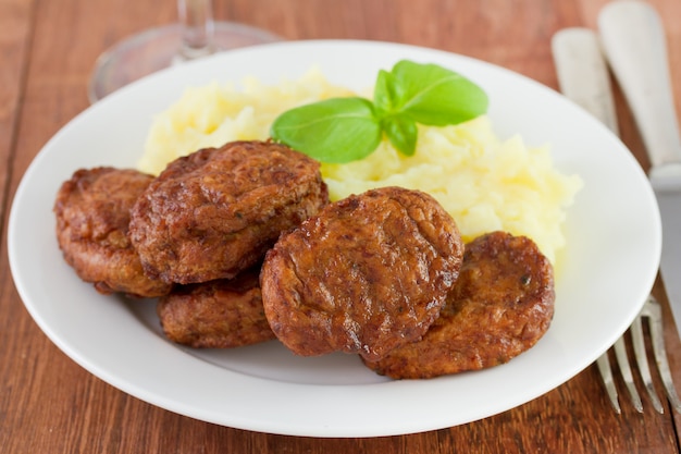 Polpette con purè di patate