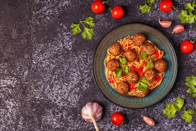 Polpette di carne arrosto con spaghetti