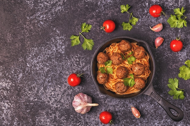 Polpette di carne arrosto con spaghetti