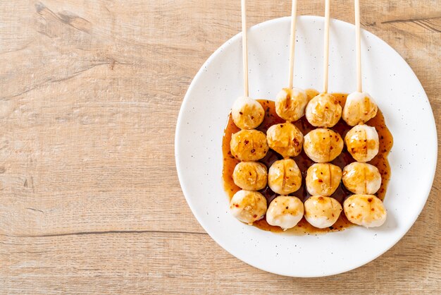 polpette di maiale alla griglia con salsa di peperoncino dolce