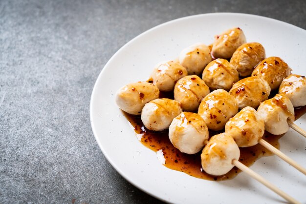 polpette di maiale alla griglia con salsa di peperoncino dolce