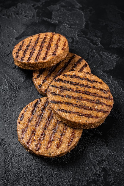 Polpette senza carne alla griglia cotolette di carne a base di carne Sfondo nero Vista dall'alto