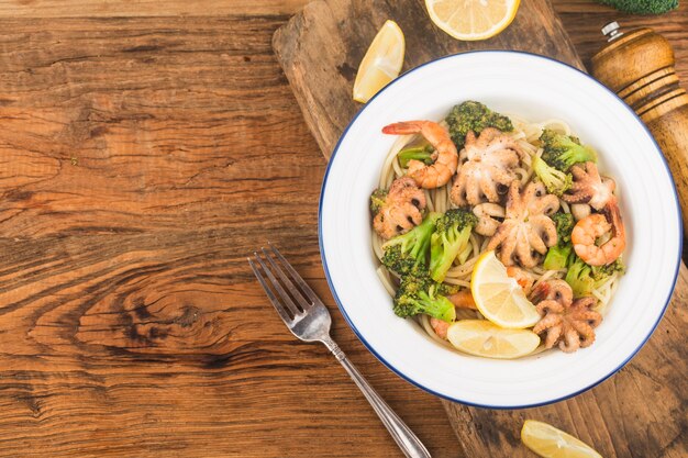 Polpo e gamberetti Frutti di mare Noodle