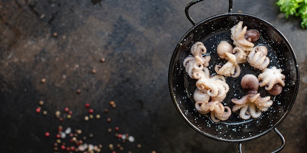 Polpo frutti di mare crudi freschi taglia baby