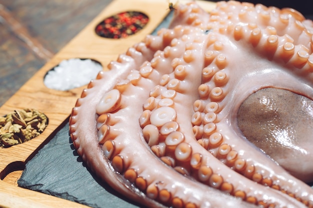 Polpo sul tavolo di un ristorante