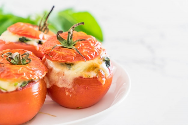 pomodori al forno ripieni di formaggio e spinaci