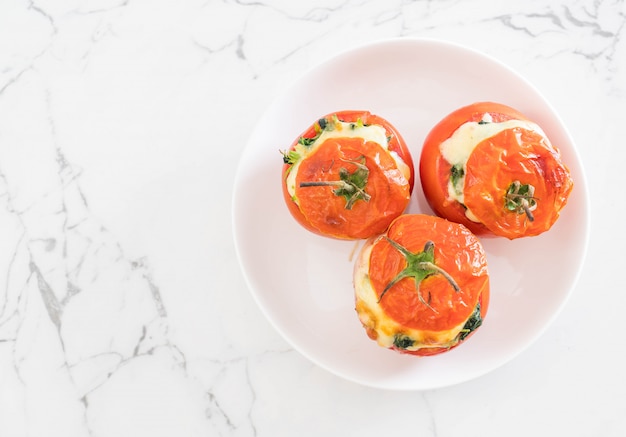 pomodori al forno ripieni di formaggio e spinaci