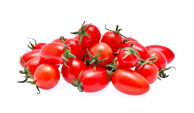 Pomodori freschi isolati su sfondo bianco