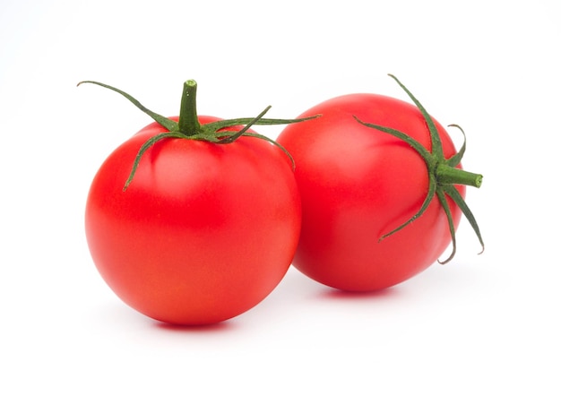 Pomodori freschi isolati su sfondo bianco