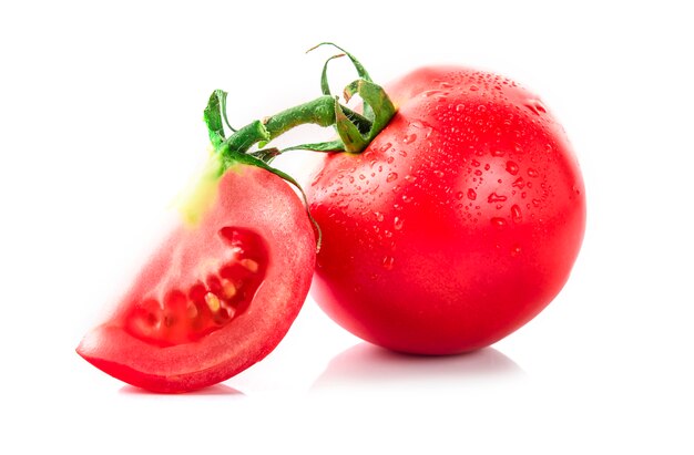 Pomodori isolati su bianco