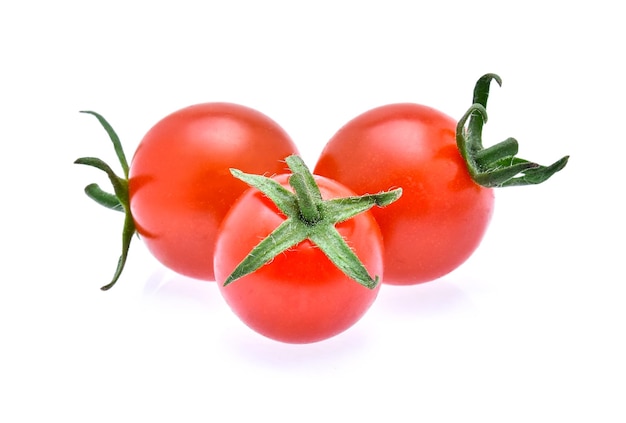 Pomodori isolati su sfondo bianco