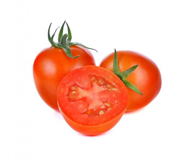 Pomodori isolati su sfondo bianco