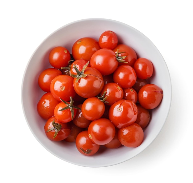 Pomodori marinati in un piatto su sfondo bianco Vista dall'alto