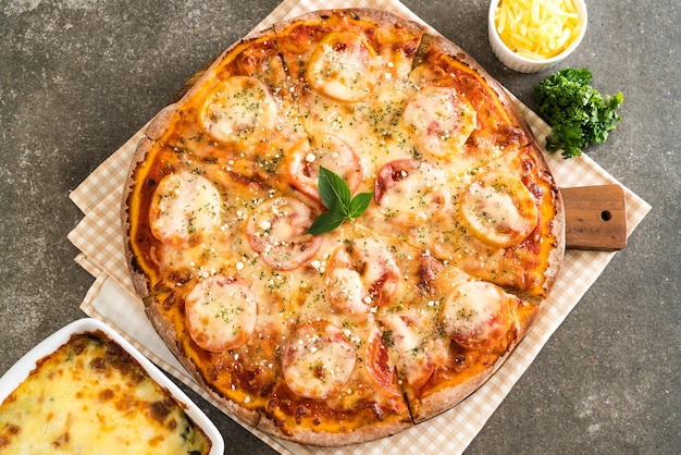 pomodori pizza sul tavolo