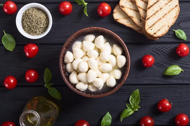 Pomodorini e pane della mozzarella Italia alimento sano