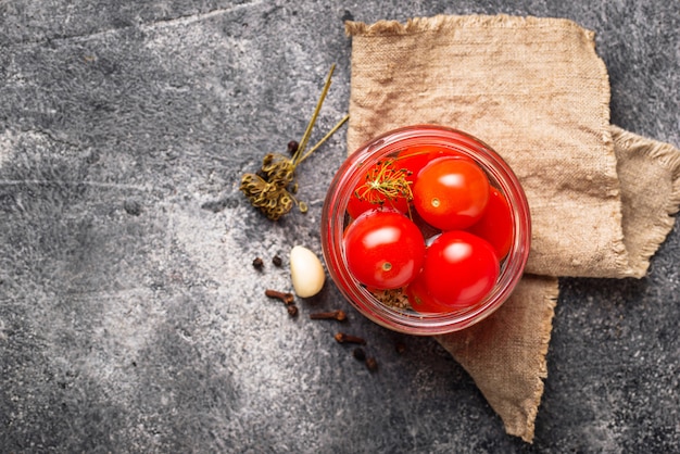 Pomodoro ciliegino in salamoia casalingo