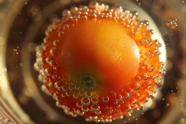 Pomodoro rosso nella ciotola