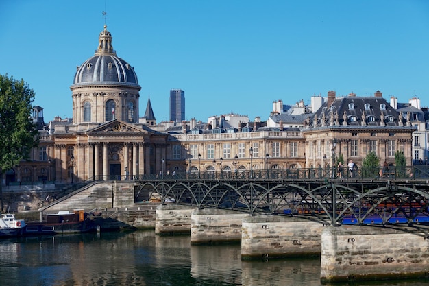 Pont des Arts e l'Institut de France a Parigi