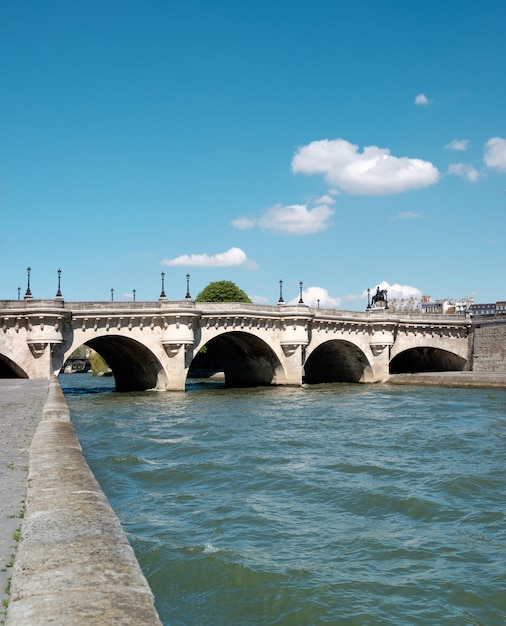 Pont Neuf a Parigi, Francia.