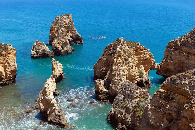 Ponta da Piedade (gruppo di formazioni rocciose lungo la costa della città di Lagos, Algarve, Portogallo).