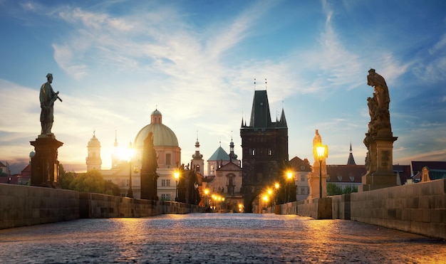 Ponte Carlo a Praga all'alba. Repubblica Ceca