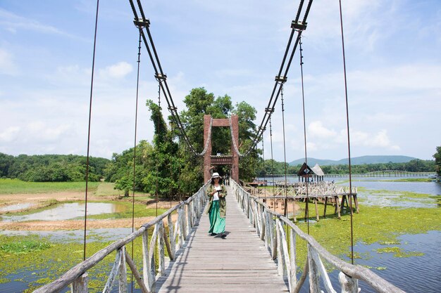 Ponte Chom Kwang o parco dei cervi e attrazione ecoturistica a Nong Yai, progetti di iniziativa di sviluppo reale e bacino regolamentare per i tailandesi, viaggiatori locali, visita di viaggio a Chumphon, Tailandia