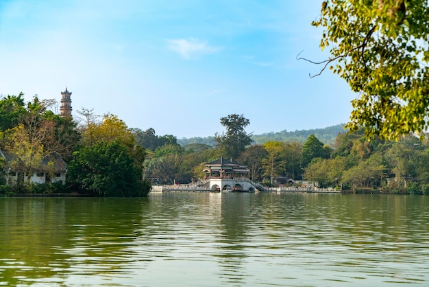 Ponte del lago occidentale di Jiuqu di Huizhou Provincia di Guangdong della Cina