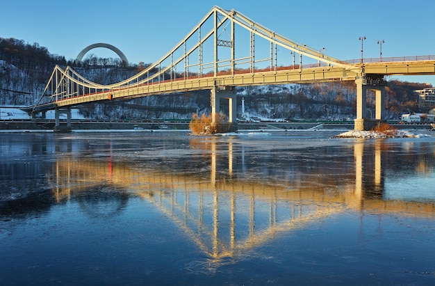 Ponte del parco sul Dnepr