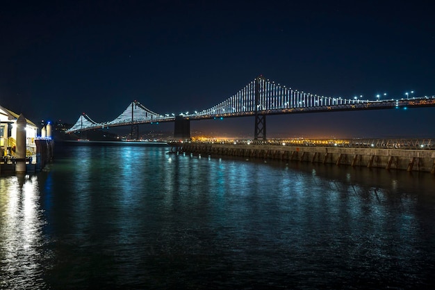 Ponte della baia di San Francisco di notte California