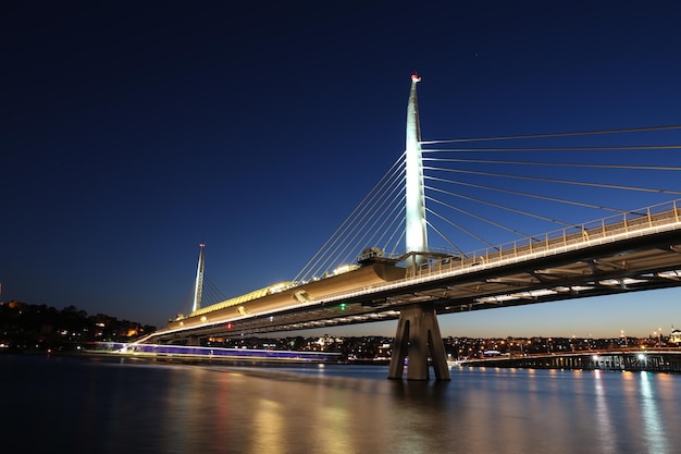 Ponte della metropolitana Golden Horn a Istanbul in Turchia