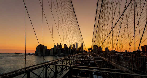 Ponte di Brooklyn al tramonto