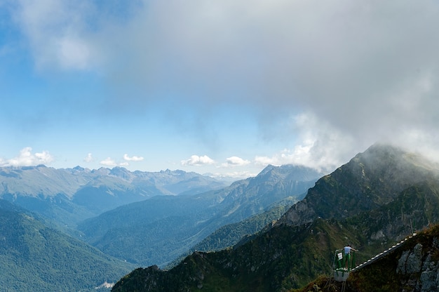 Ponte di corda nelle montagne di Sochi