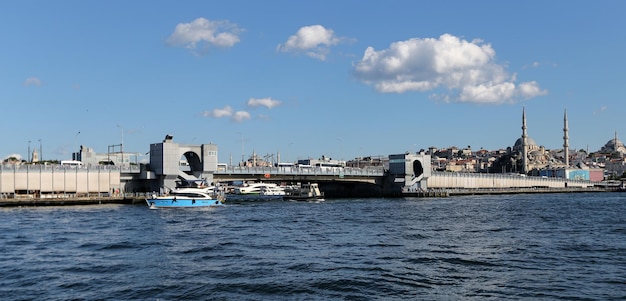 Ponte di Galata ad Istanbul in Turchia