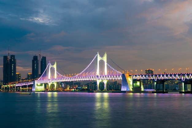 Ponte di Gwangan nella città di Busan, Corea del Sud.