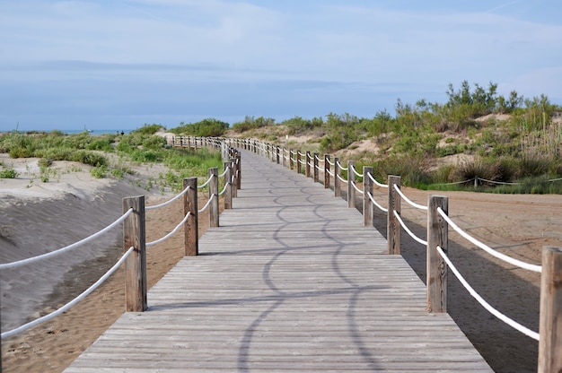 Ponte di legno per la spiaggia