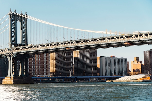 Ponte di Manhattan da lungomare a New York