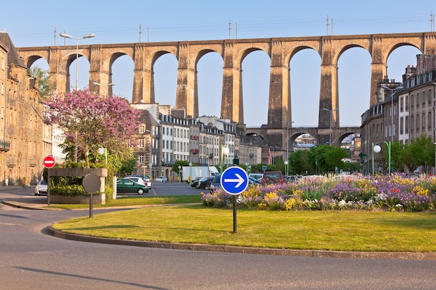 Ponte di pietra nella città di Morlaix Bretagna