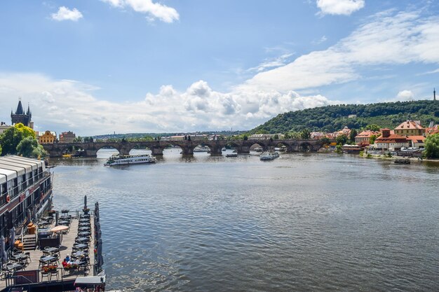 Ponte di Praga e il fiume Moldava