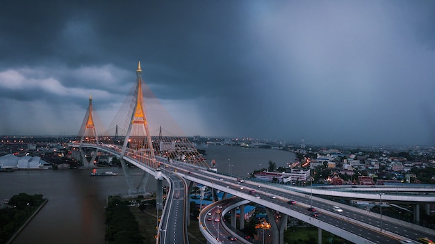 Ponte di Rama IX in Tailandia