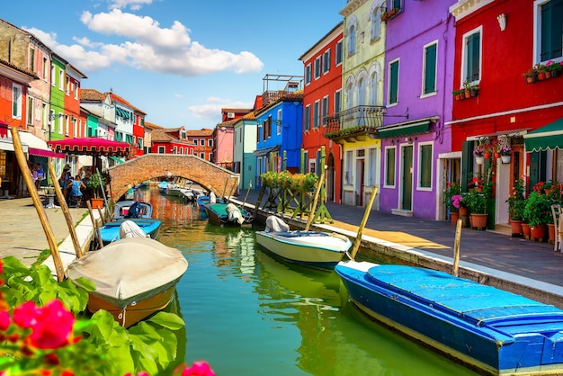 Ponte in Burano colorato