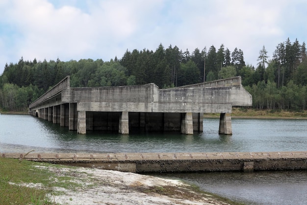 Ponte incompiuto della seconda guerra mondiale