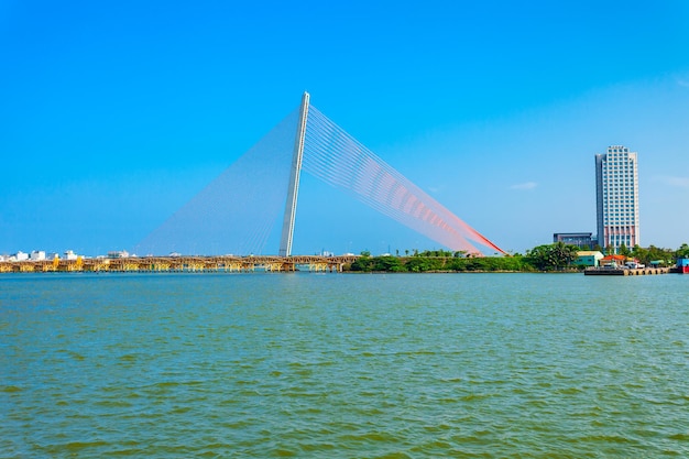 Ponte Nguyen Van Troi Tran