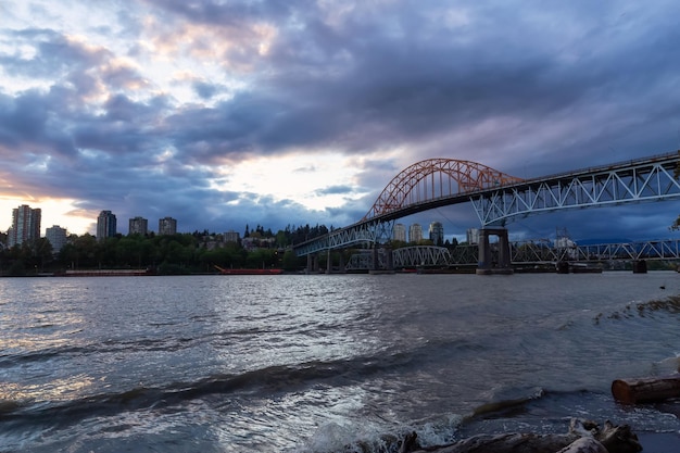 Ponte Pattullo a New Westminster e Surrey Greater Vancouver