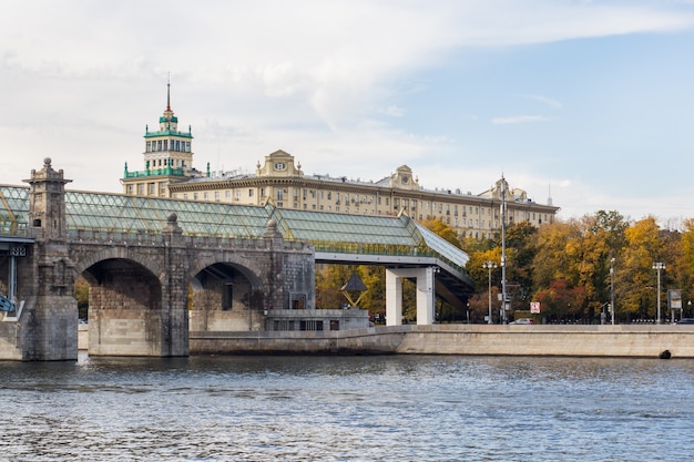 Ponte pedonale di Andreevsky sopra il fiume, Mosca Russia