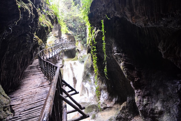 Ponte pedonale in legno