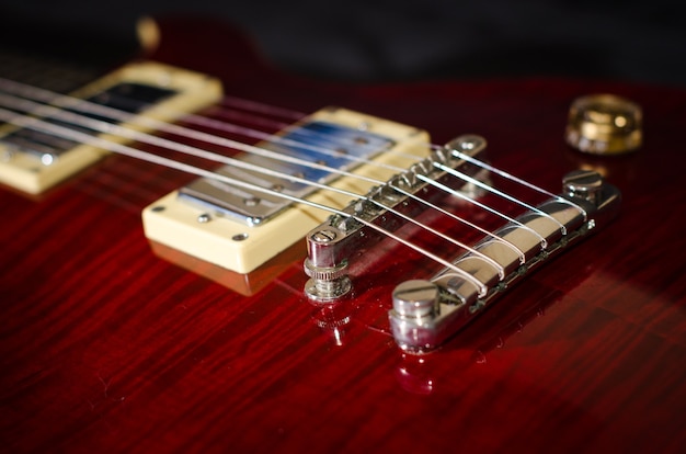 ponte per chitarra elettrica tipo les paul rosso ciliegia tuneomatic e controlli del volume