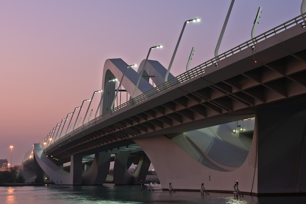 Ponte Sheikh Zayed di sera, Abu Dhabi, Emirati Arabi Uniti