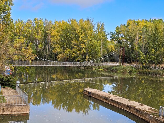 Ponte sospeso di San Andres sul fiume Pisuerga e sul Canal de Castilla a Herrera