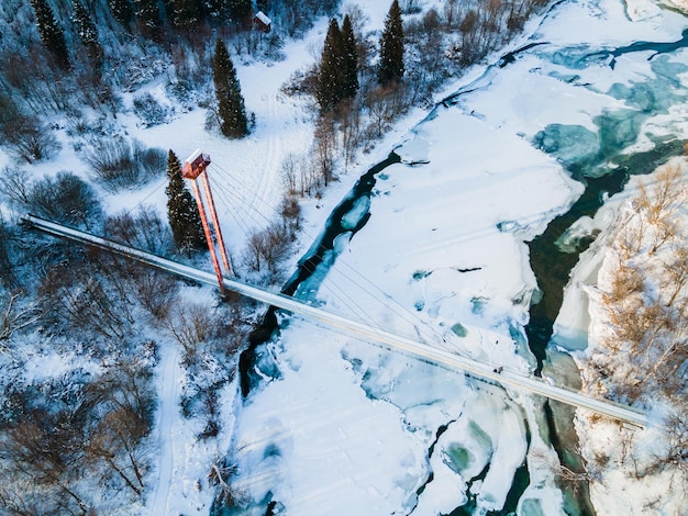 Ponte sospeso nelle montagne di Dwerniczek Bieszczady