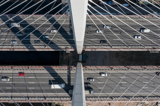 Ponte strallato con auto